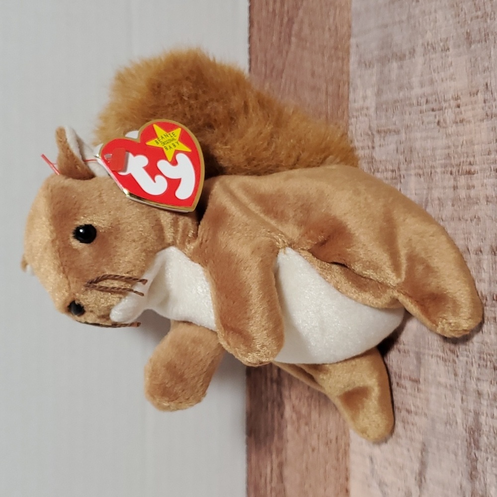 Ty Beanie Original baby Nuts the Squirrel